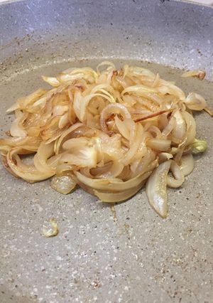 Una foto de Cebolla caramelizada rica y rápida