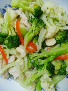 花椰菜炒甜不辣 的食譜成品照片