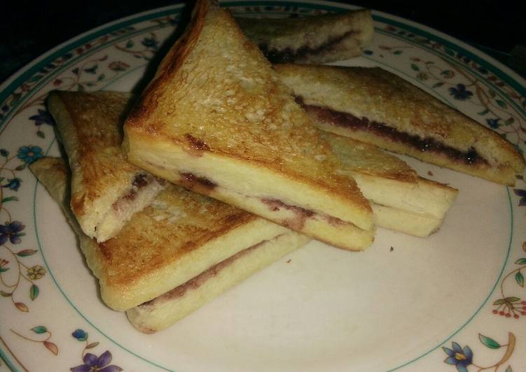 Roast bread Blackberry jam with Honey