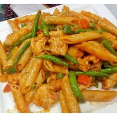 A picture of Chicken chilli penne pasta.