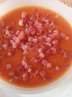 Una foto de Salmorejo de melocotón