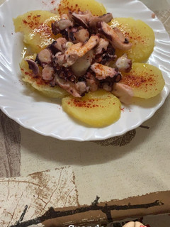 Una foto de Pulpo a la gallega