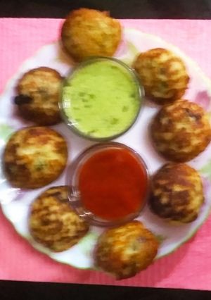 A picture of Urad Dal Appe.