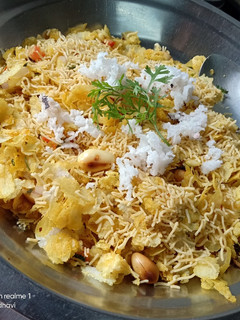 दडपे पोहे (dadpe pohe recipe in marathi) रेसिपी चे मुख्य फोटो