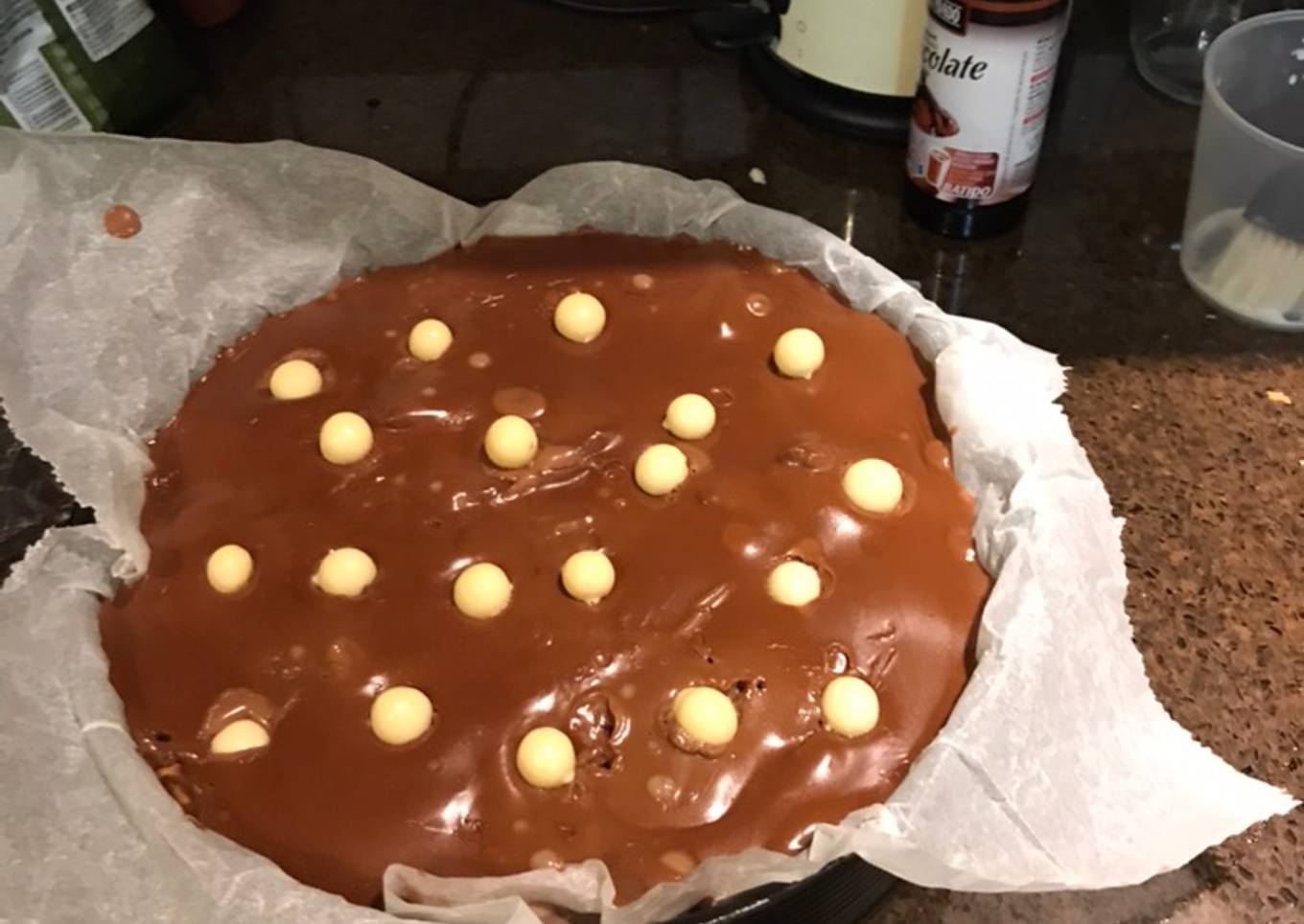 Tarta de galletas con chocolate negro queso y cuajada con robot de cocina
