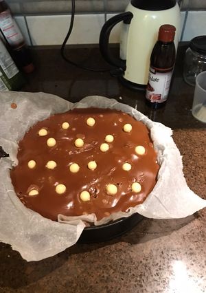 Una foto de Tarta de galletas con chocolate negro queso y cuajada con robot de cocina