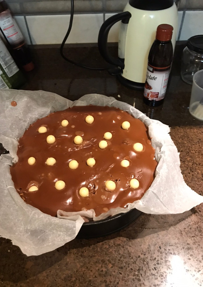 Una foto de Tarta de galletas con chocolate negro queso y cuajada con robot de cocina