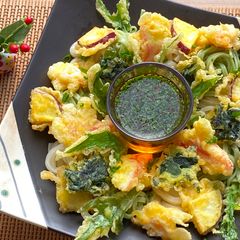 A picture of Japanese Tempura Udon Noodle Christmas wreath🎄.