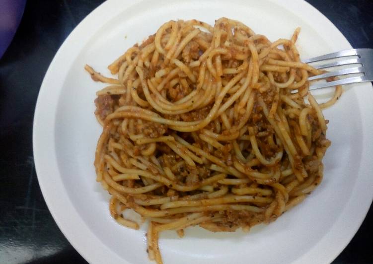 Spaguetti estilo bolognesa