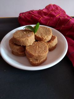 થાબડી પેંડા (Thabdi Penda Recipe In Gujarati) રેસીપી મુખ્ય ફોટો