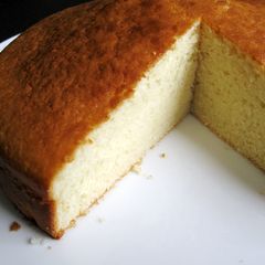 A picture of Simple Yoghurt & Lemon Cake.