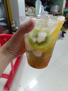 Hình của món Soda Cam đào Kiwi.