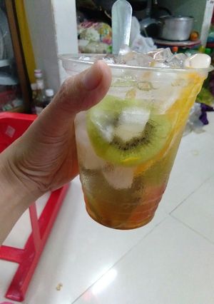 Hình của món Soda Cam đào Kiwi.