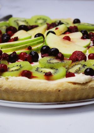 Une photo de TARTE MASCARPONE VANILLÉ, FRUITS & NOIX COCO