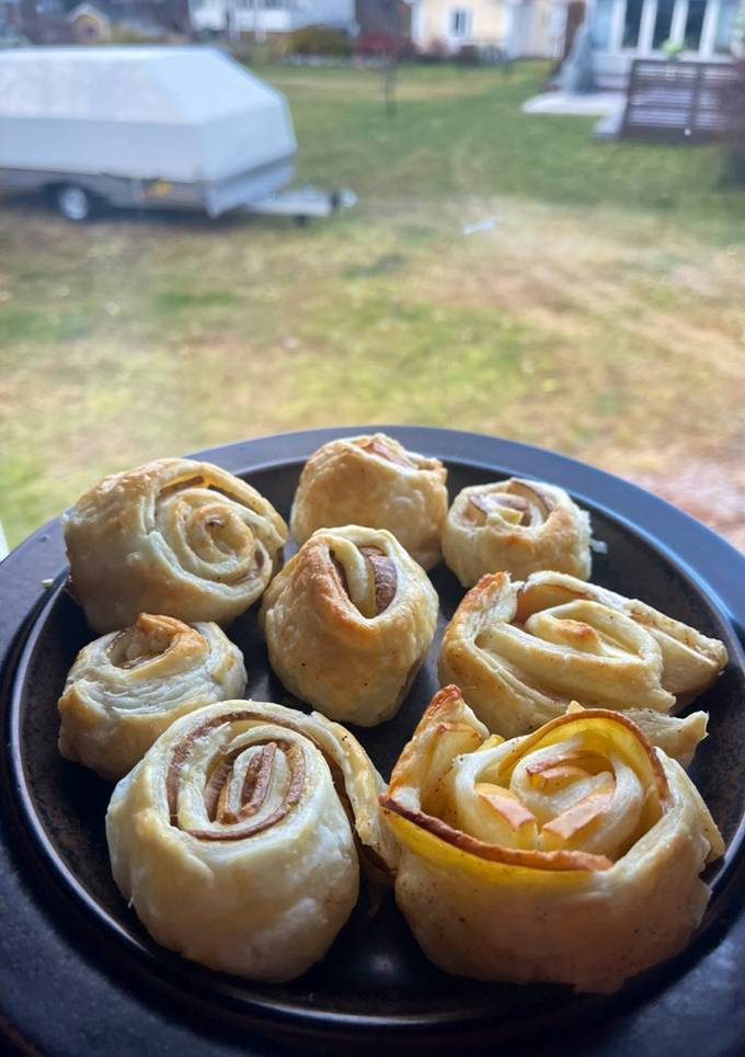 Рулетики з яблуками/грушами з листкового тіста