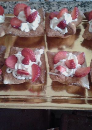 Una foto de Tarteles de nata y fresas