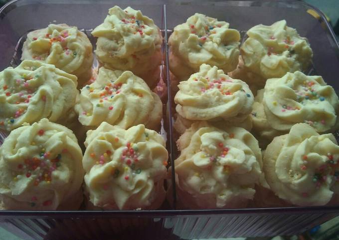 Langkah Mudah untuk Menyiapkan Kue Sagu Keju (Rentak Keju) yang Enak