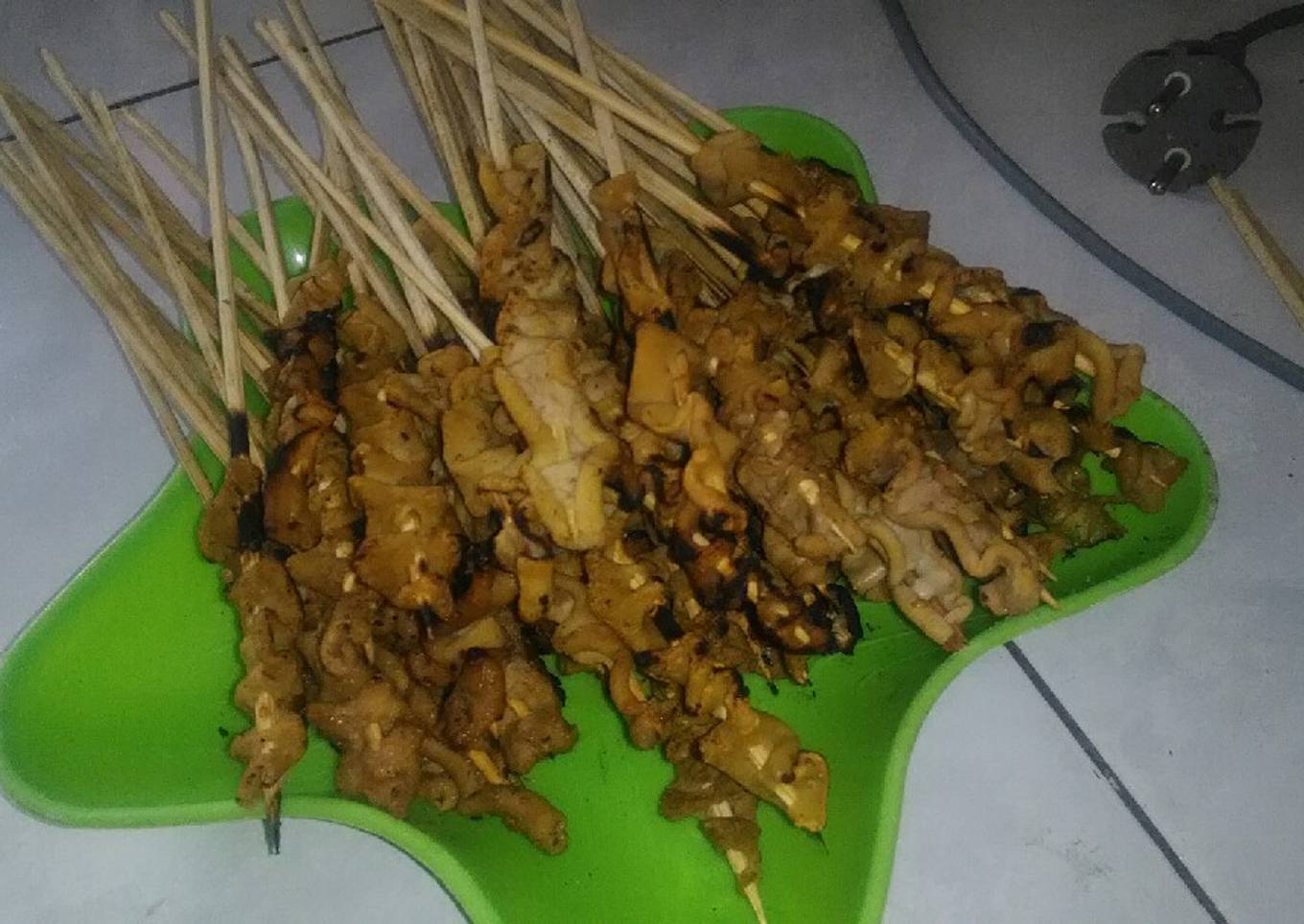 Sate Ucus Pedas, Manis