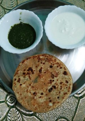 गोभी का पराठा हरे धनिया की चटनी रेसिपी मुख्य फोटो