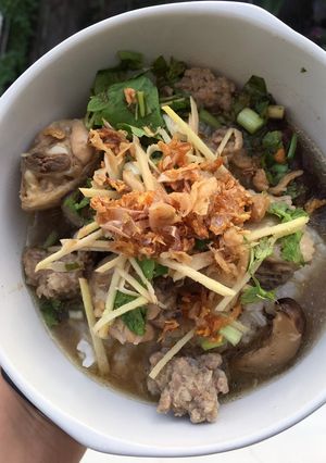 รูปของ “ข้าวต้มไก่”