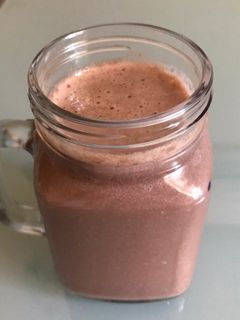 Una foto de Batido de plátano y chocolate 🍫 🍌