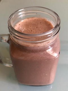 Una foto de Batido de plátano y chocolate 🍫 🍌