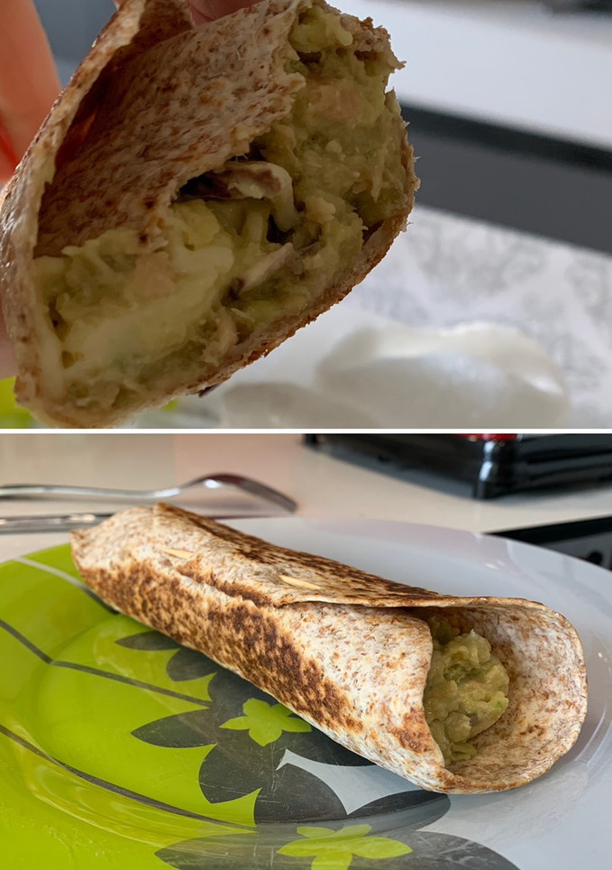 Una foto de Wrap rápido y saludable de aguacate con salmón