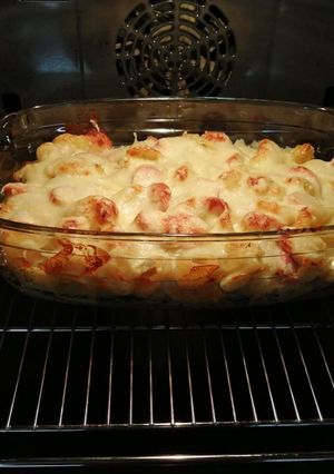 Sajtszószos tészta virslivel sütve recept fotója
