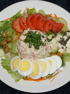 Una foto de ENSALADA DE POLLO. JON STYLE