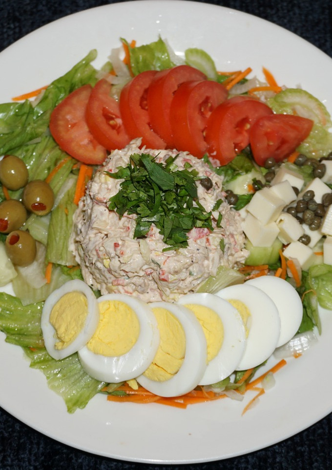 Una foto de ENSALADA DE POLLO. JON STYLE