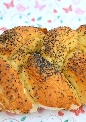 A picture of Challah Bread.