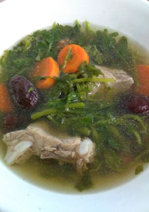 A picture of 西洋菜排骨汤 Watercress Pork Rib Soup.