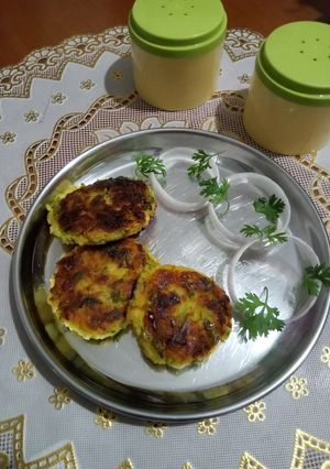 A picture of Rice and dahi Kabab.