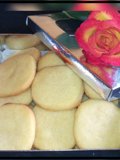 A picture of Eat-Sum-Mor(shortbread cookies).