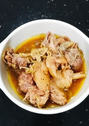 Hình của món Thịt gà kho xả ớt.