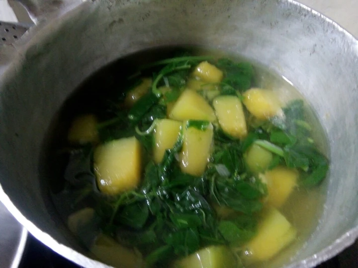 Langkah Gampang Membikin Resep  Sayur bening bayam, daun katuk dan labu kuning yang Enak, Lezat Sekali