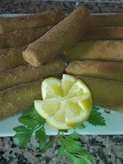 Una foto de Flamenquines de pan de molde con patatas y atún