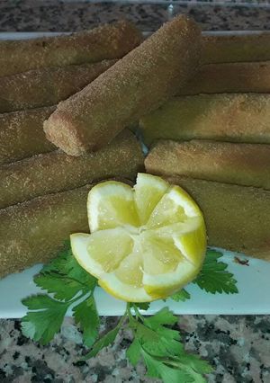 Una foto de Flamenquines de pan de molde con patatas y atún