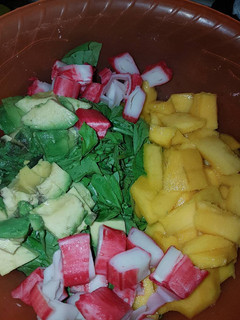 Una foto de Ensalada tropical súper fresca y deliciosa