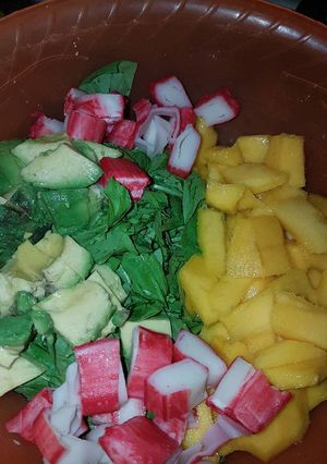 Una foto de Ensalada tropical súper fresca y deliciosa