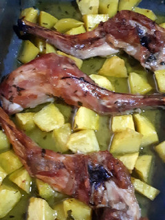 Una foto de Paletillas de conejo al horno