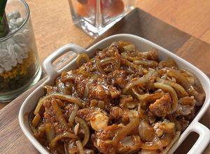 Foto resep Ayam Saus Karamel (Glazed Caramel Chicken) 🍗🧅