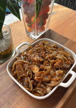 Foto resep Ayam Saus Karamel (Glazed Caramel Chicken) 🍗🧅