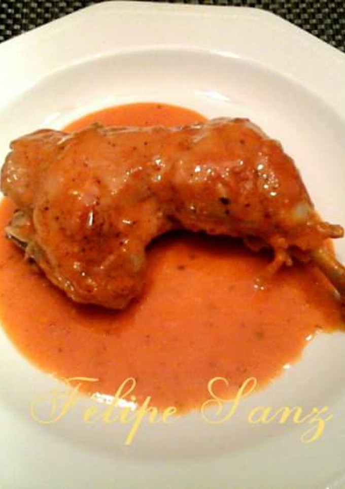 Una foto de Pollo es salsa de hierbas provenzales