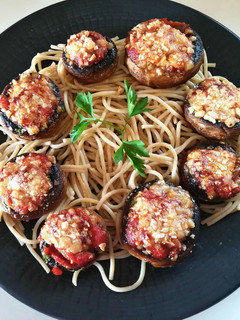 Una foto de Mini pizzas de champiñones