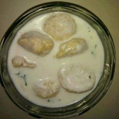 A picture of Dahi bhalla.