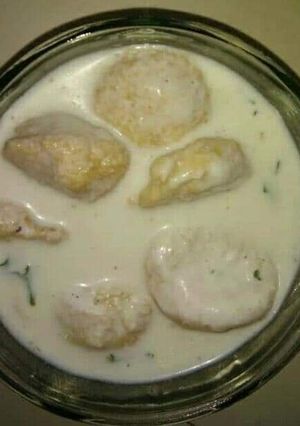 A picture of Dahi bhalla.
