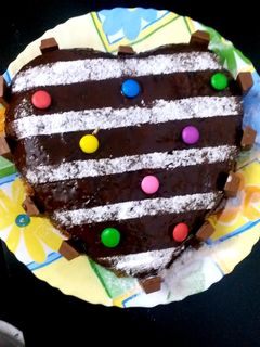 चॉकलेट केक(कुकर में) (Chocolate cake /cooker me recipe in Hindi) रेसिपी मुख्य फोटो