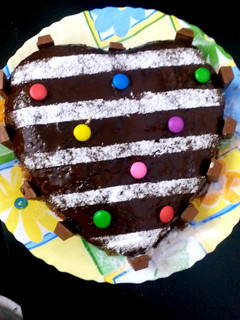 चॉकलेट केक(कुकर में) (Chocolate cake /cooker me recipe in Hindi) रेसिपी मुख्य फोटो
