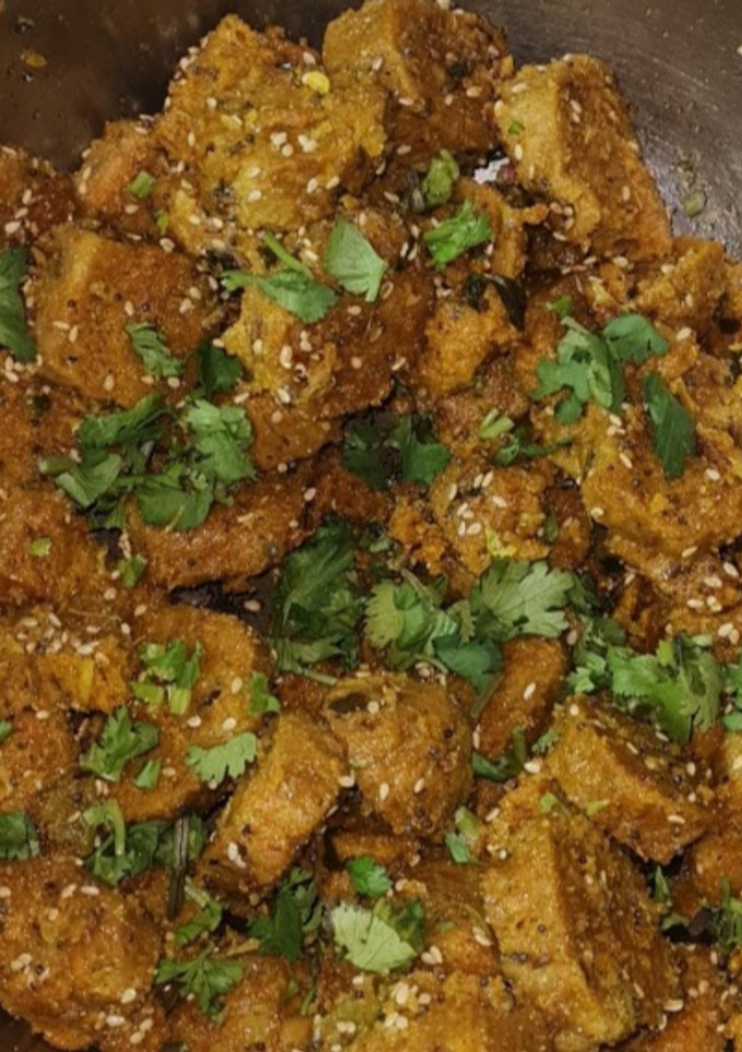 દુધી ભાત ના મુઠીયા (Dudhi Bhat Muthia Recipe In Gujarati) રેસીપી મુખ્ય ફોટો